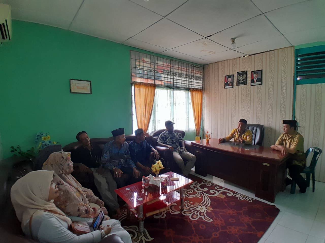 Kepala KUA Pulau Rakyat Terima Kunjungan Masyarakan, Konsultasi Pendidikan Anak