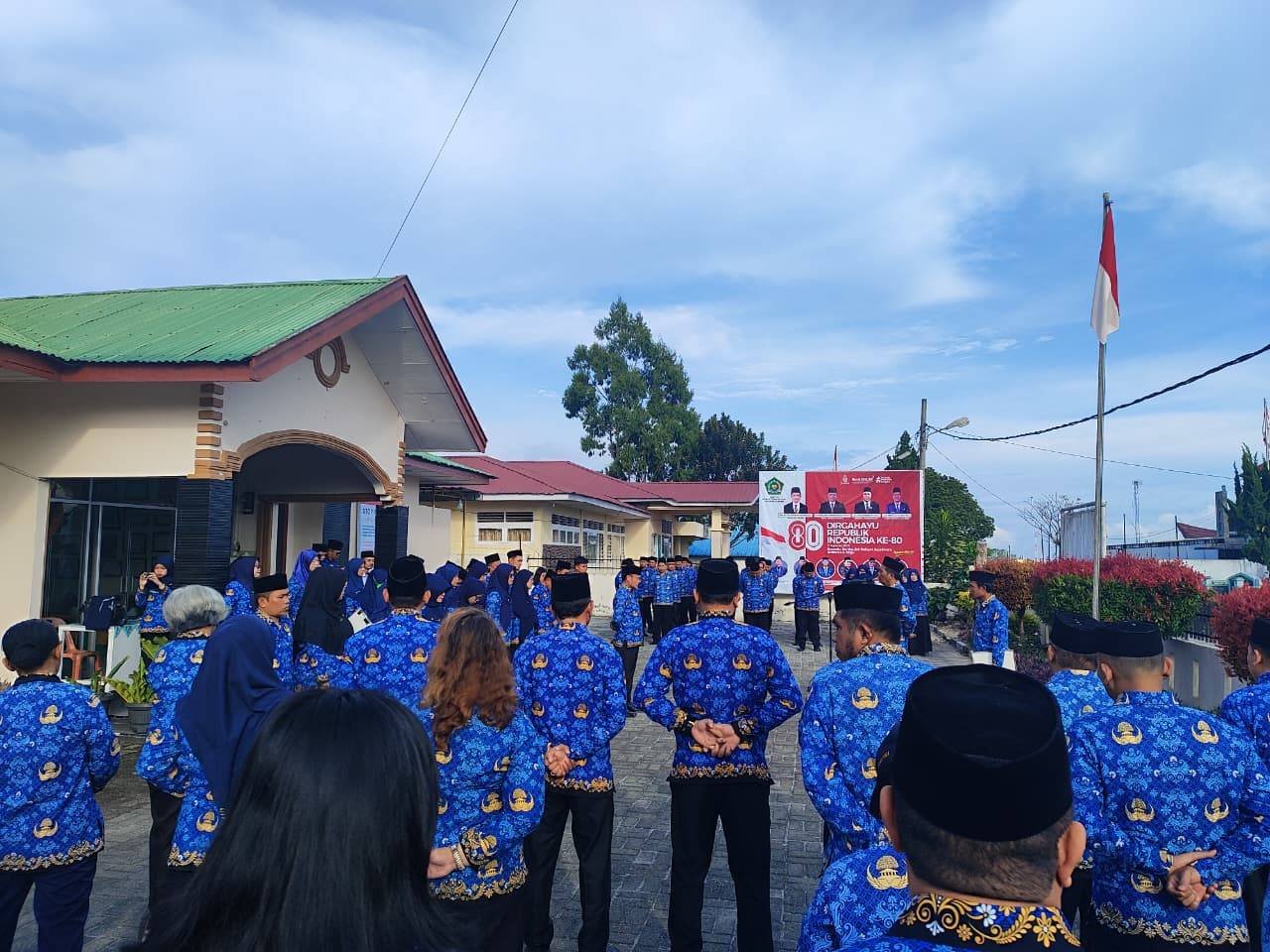 Jajaran KUA Sidikalang Ikuti Upacara HKN, Pembina Tekankan Disiplin dan Layanan Berdampak