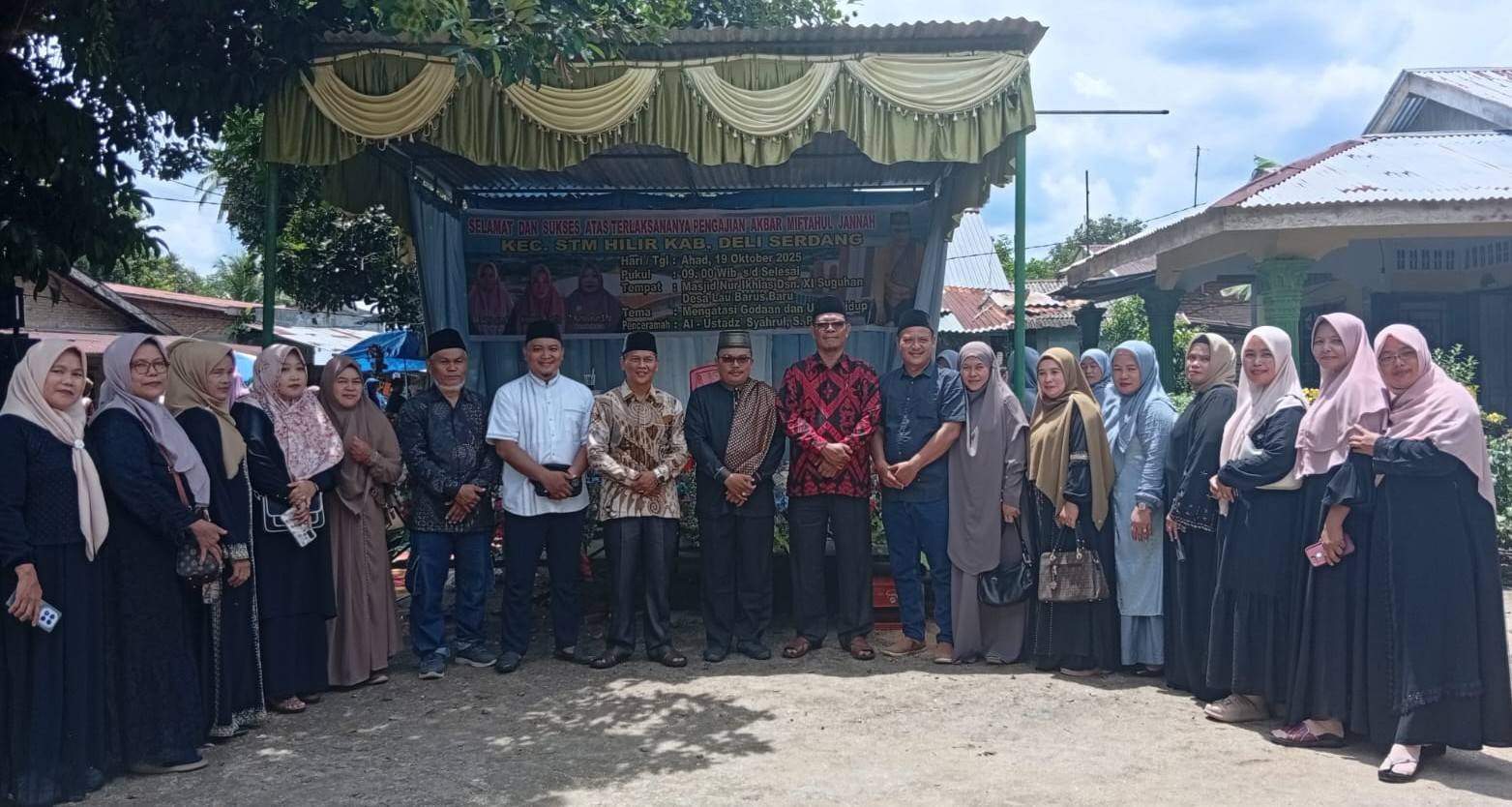 Kepala KUA STM Hilir dan Staf Hadiri Pengajian Akbar Miftahul Jannah di Desa Lau Barus Baru