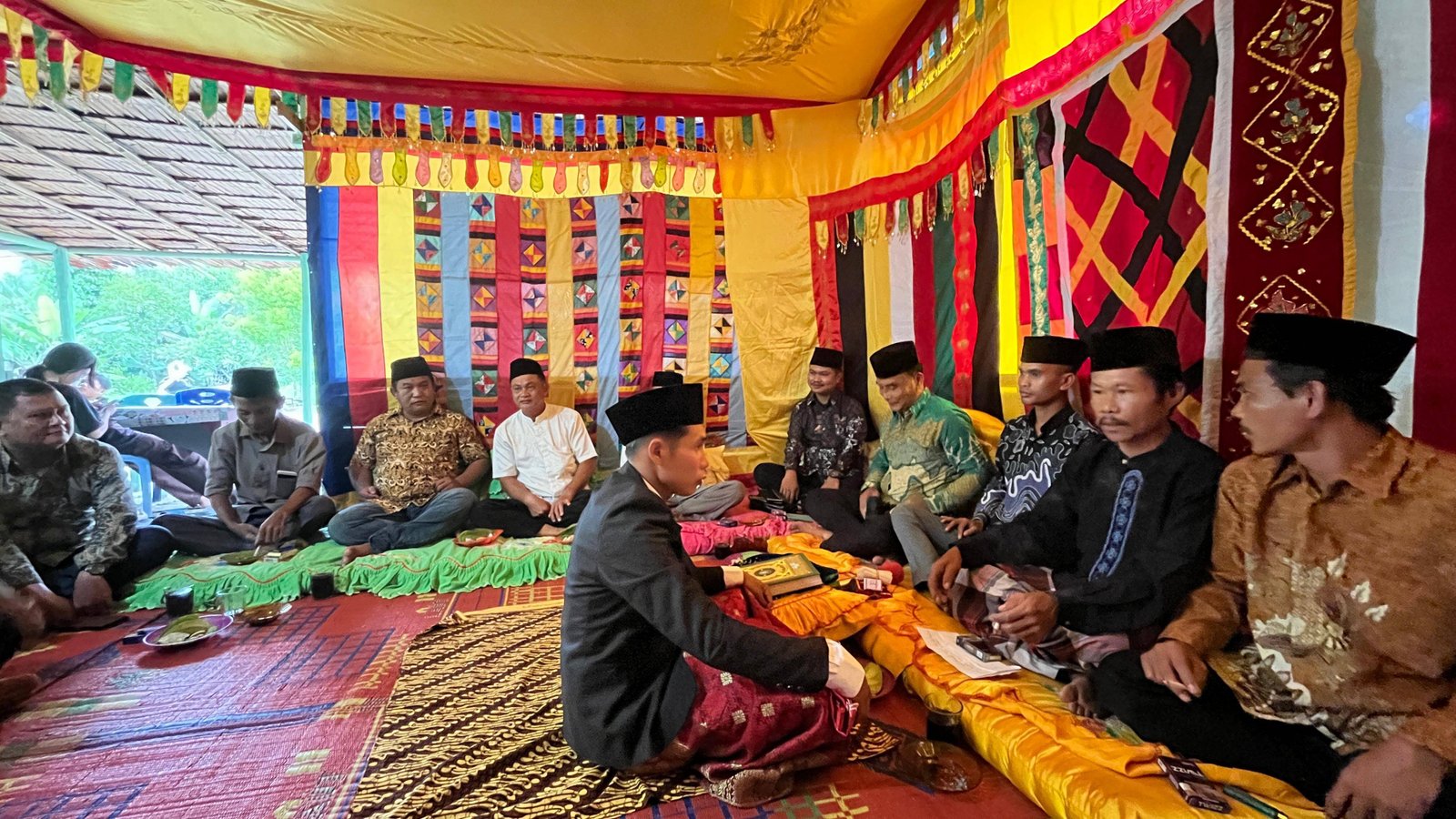 Pimpin Akad Nikah, Ka. KUA Tuhemberua : Luaskan Sabar dan Bekali Ilmu yang Cukup