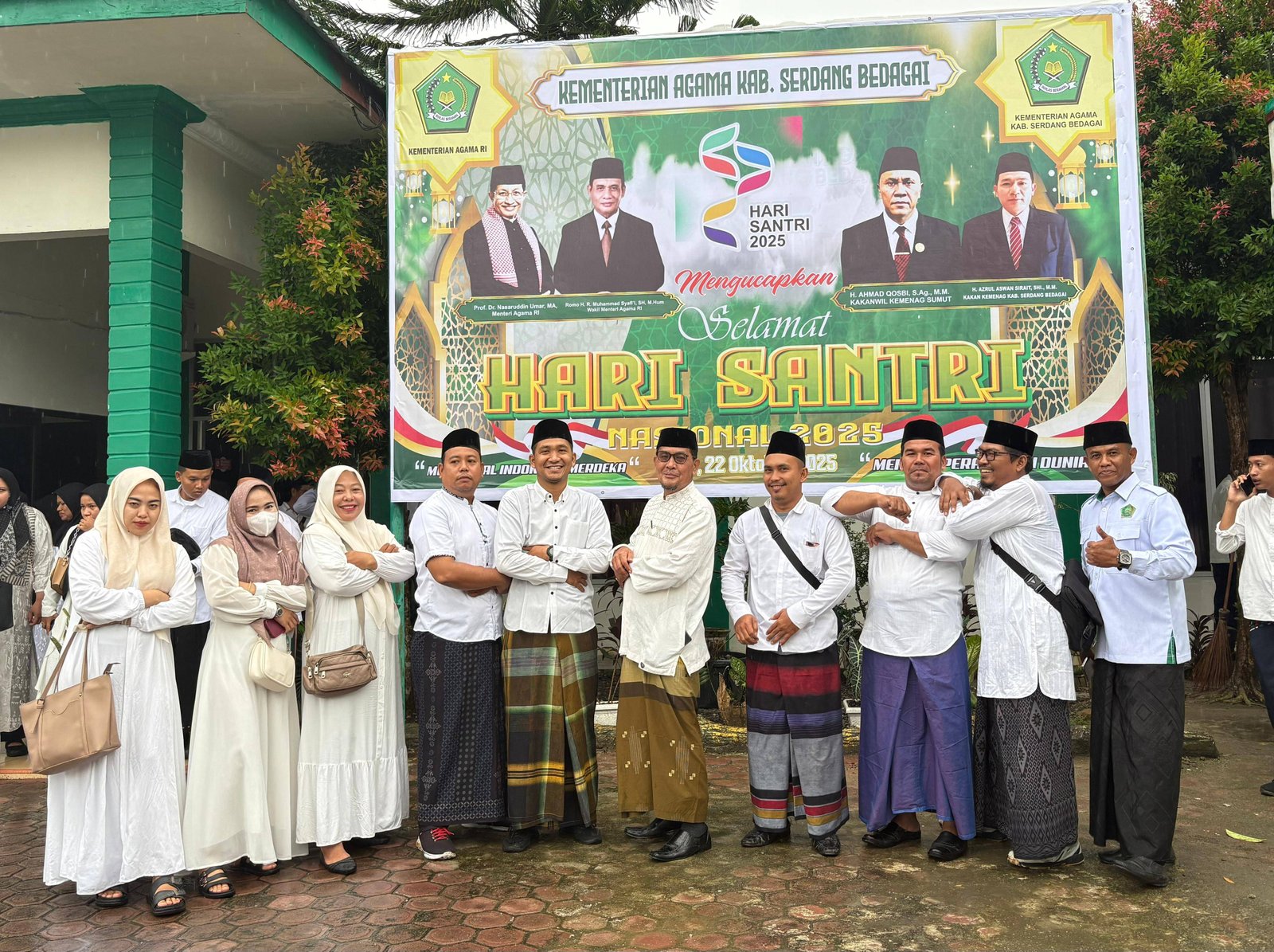Semarak Hari Santri: Seluruh Jajaran KUA Bandar Khalifah Bersatu dalam Khidmat