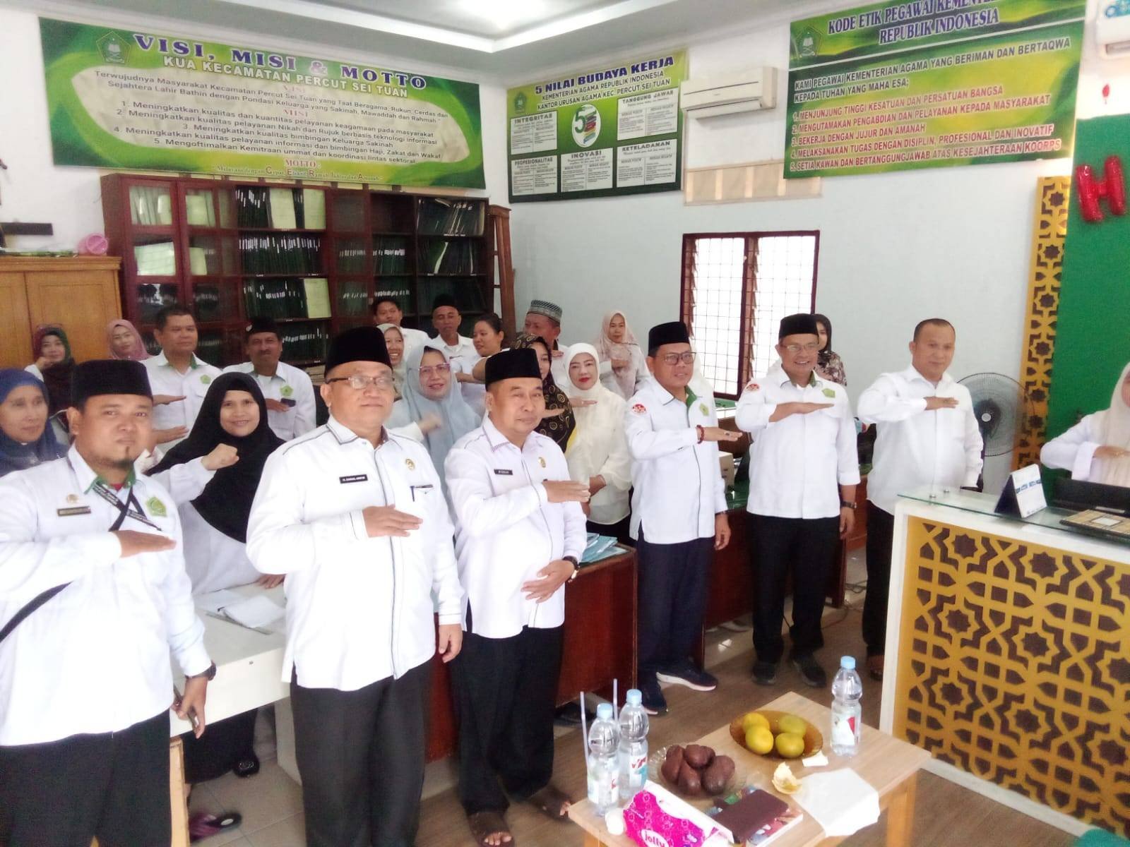 KUA Percut Sei Tuan Terima Kunjungan Tim Monitoring & Evaluasi Triwulan III Kementerian Agama Kabupaten Deli Serdang.