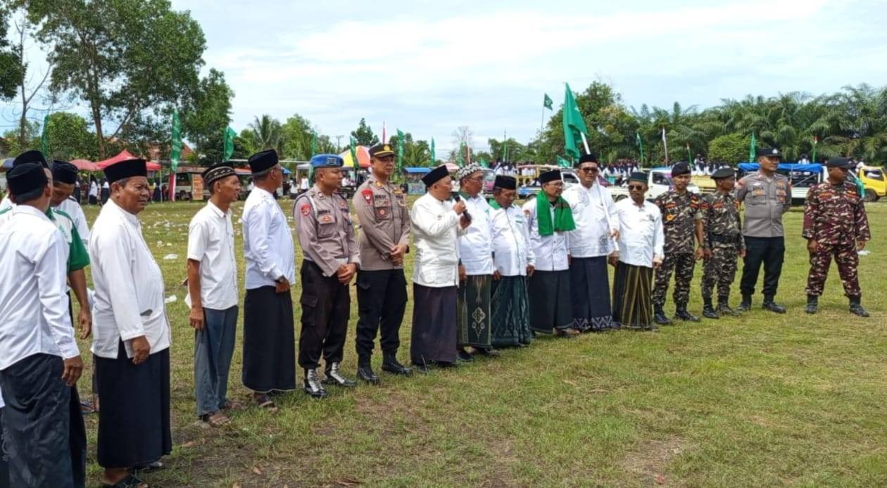 KUA Pasir Sakti Dampingi Pelepasan Kirab Hari Santri Nasional Tahun 2025