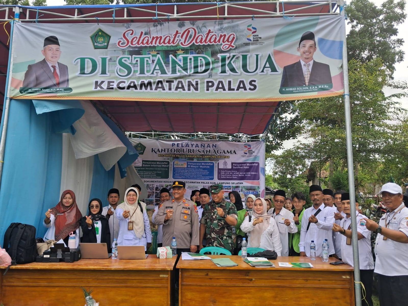 KUA Palas Meriahkan Hari Santri Nasional 2025 dengan Layanan Publik di Bazar Santri