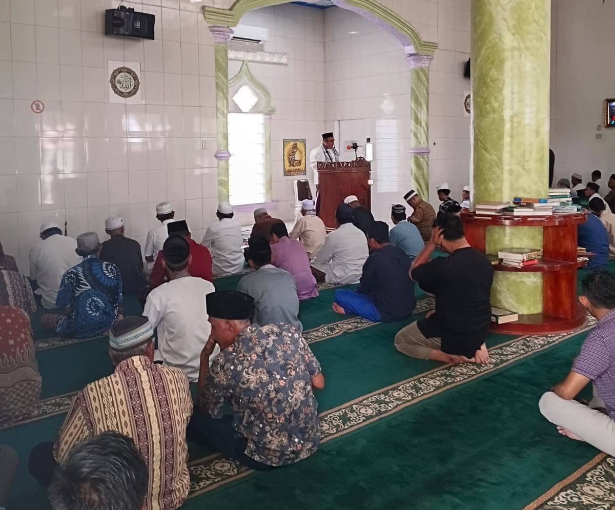Kepala KUA Bosar Maligas Isi Khutbah Jum’at di Masjid Jami’: Ambil Hikmah dari Pergantian Siang dan Malam
