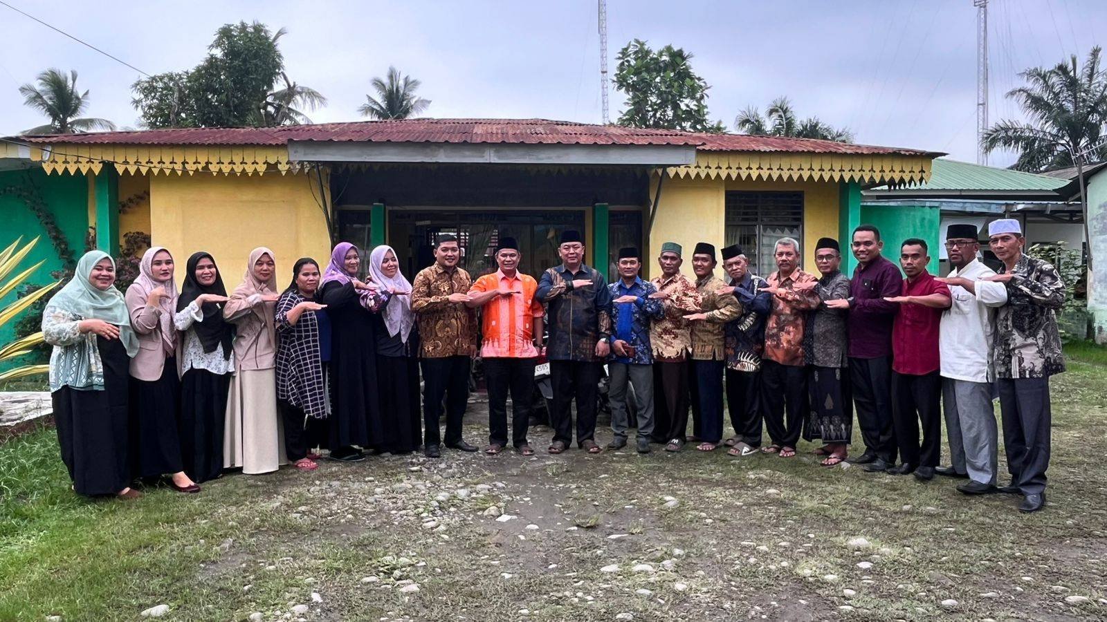 Kunjungi KUA Hamparan Perak, Kasi Bimas Islam Tekankan Konsistensi Taat Regulasi, Digitalisasi dan Ekoteologi