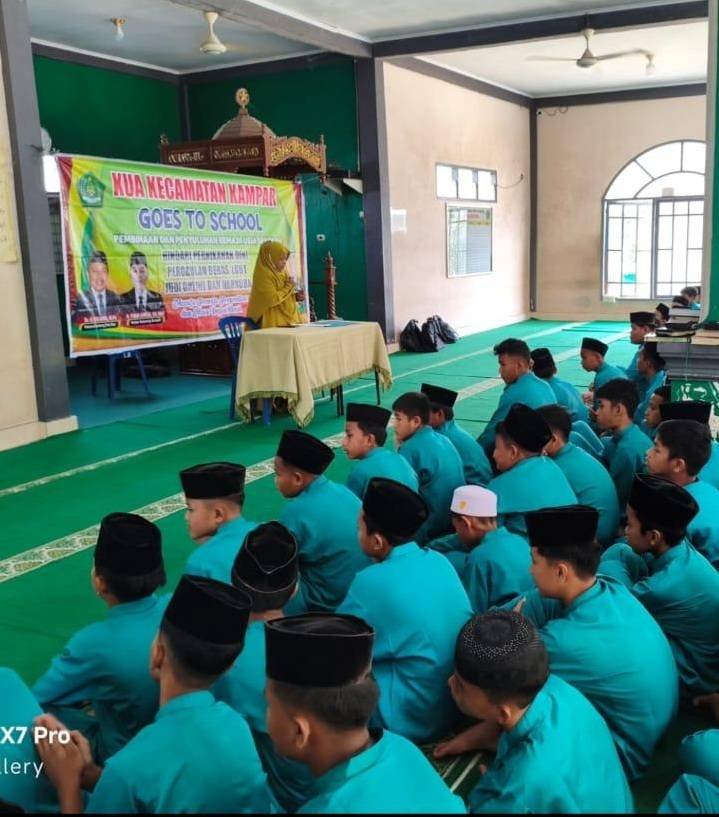 Cegah Pernikahan Dini, KUA Kampar Beri Pembinaan Remaja di PPMTI Tanjung Berulak