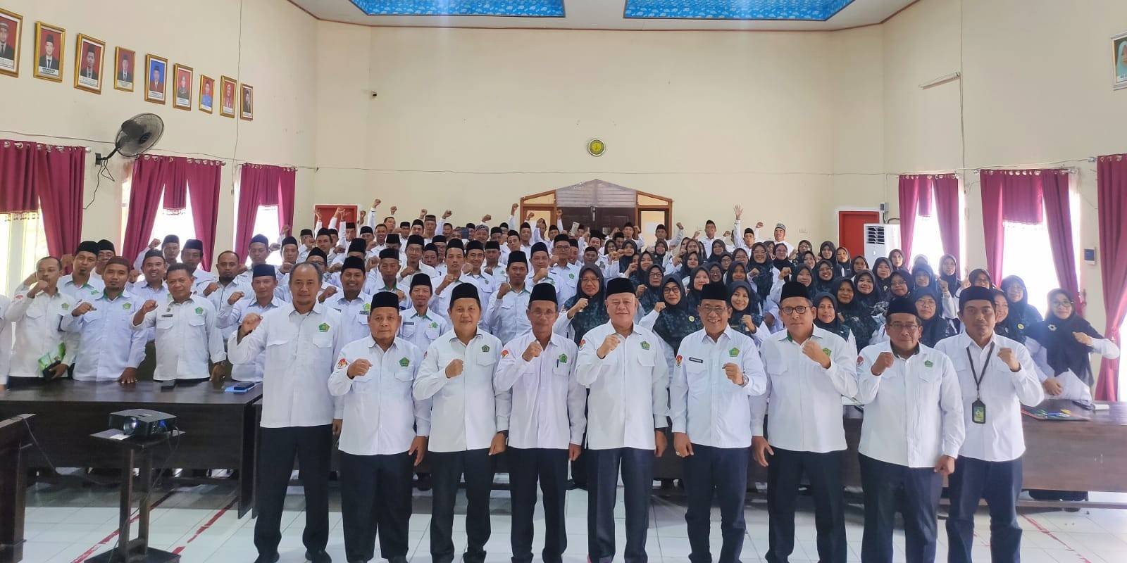 Tiga Penyuluh KUA Sekampung Udik Ikuti Evaluasi Kinerja Penyuluh Agama Islam 2025