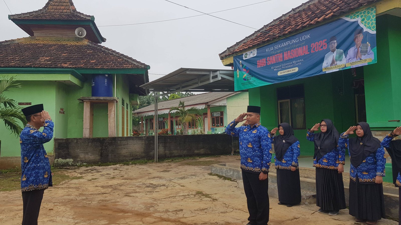 Kepala KUA Sekampung Udik H. Feri Prastiana, S.Ag. Jadi Pembina Upacara Hari Sumpah Pemuda 2025