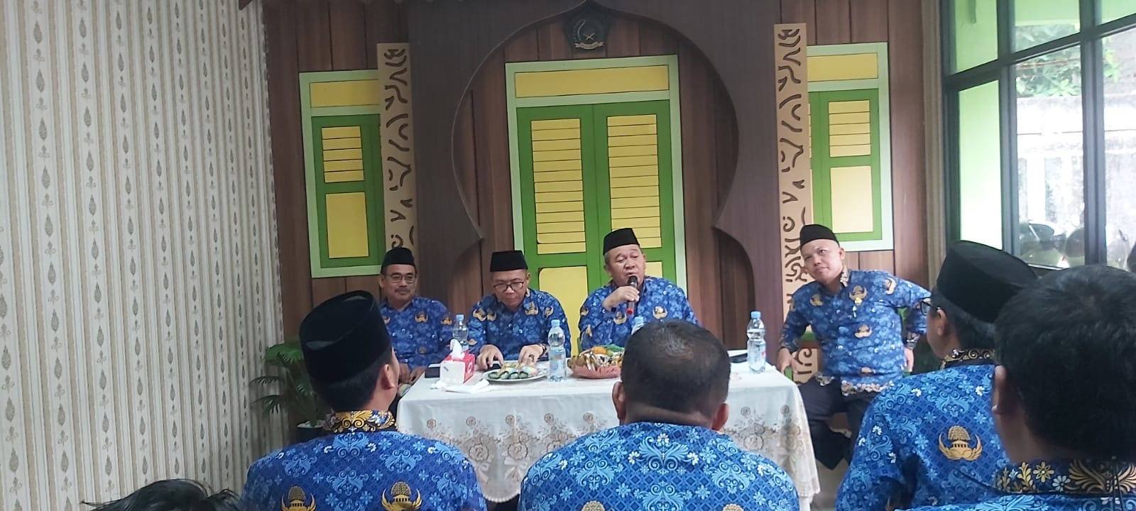 Kepala Kantor Kemenag Kota Jakarta Barat Minta Pegawai KUA Kerja Profesional