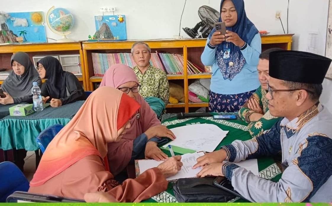 Kepala KUA Rumbai Laksanakan Ikrar Wakaf Tanah di Kel. Umban Sari Sari Rumbai