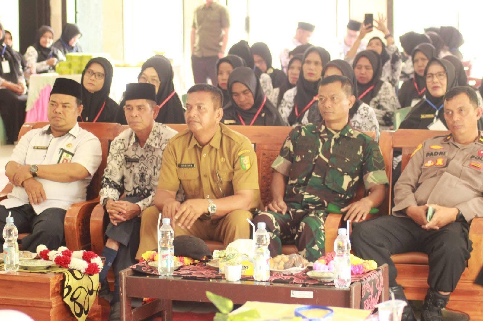 Penghulu Hadiri Konferensi PGRI Gunung Toar, Perkuat Sinergi Pendidikan dan Agama
