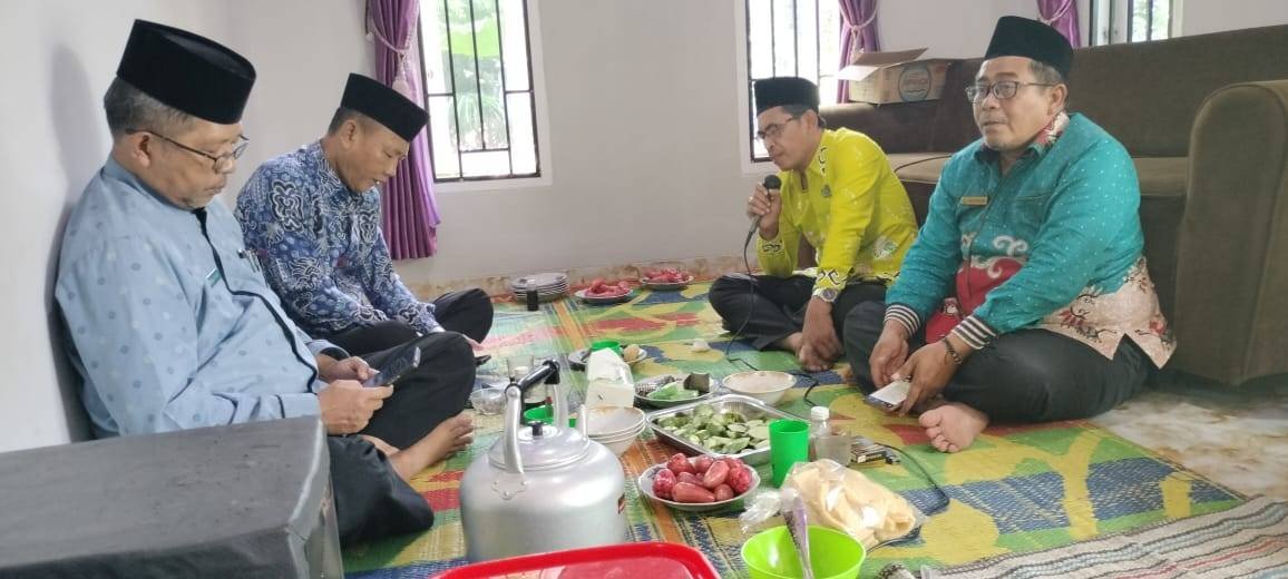 Penghulu KUA Sekampung Udik Pimpin Khotmil Qur’an di Rumah Penyuluh Arrahmatan