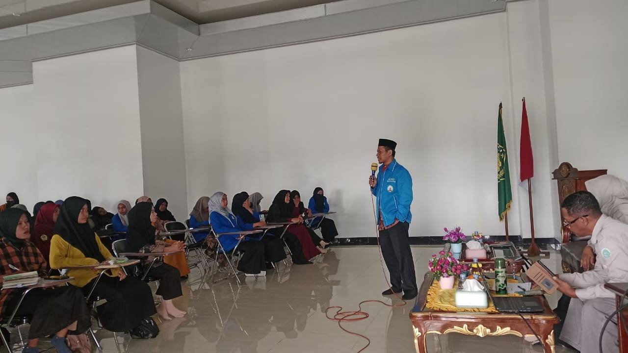 Kepala KUA Bacan Jadi Pemateri Pada Kegiatan Bimbingan Perkawinan Remaja Usia Nikah Di Kampus STAI Alkhairaat Labuha