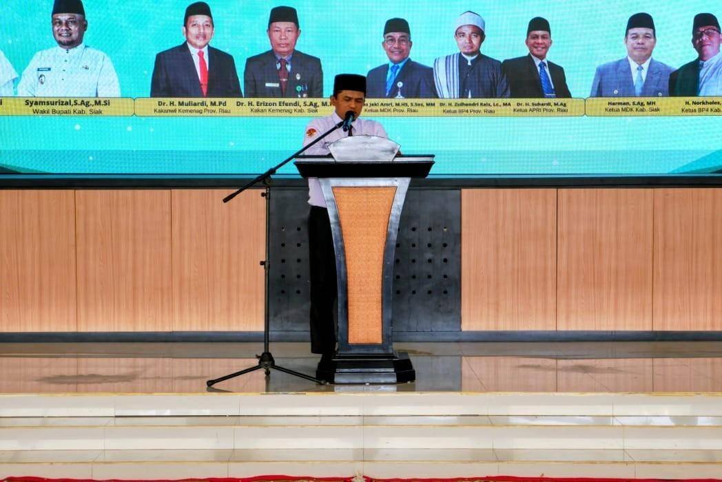 Kepala KUA Minas Pandu Do'a Pengukuhan Majelis Da’i, BP4, dan APRI Kabupaten Siak