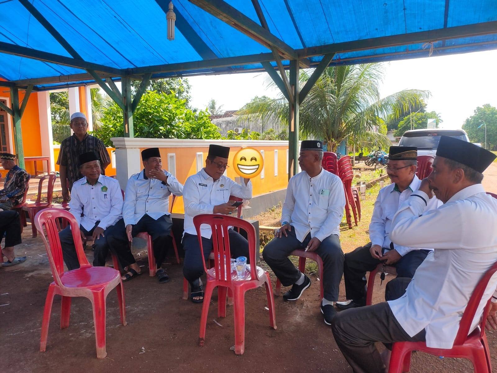 Kepala KUA Waway Karya Muafan, S.Ag., Hadiri Takziah Ibunda Kepala MAN 1 Lampung Timur