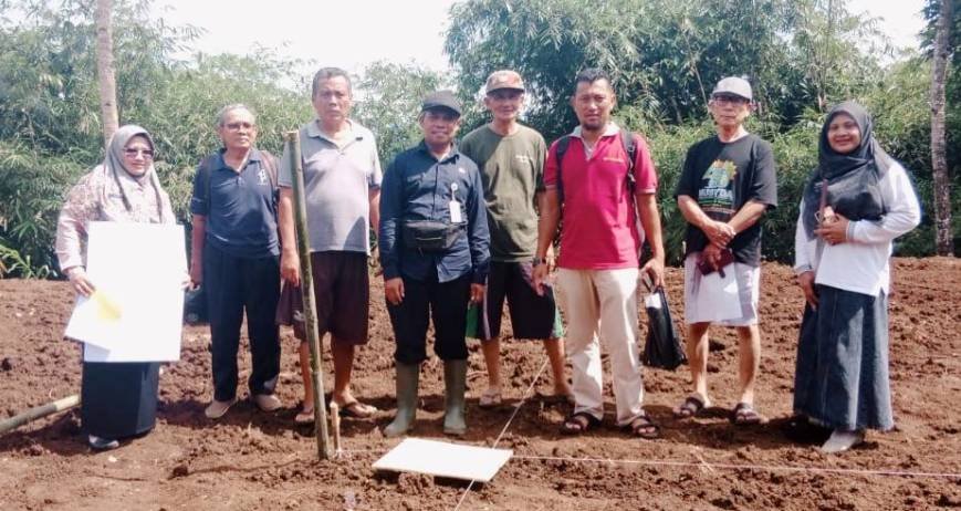 KUA Purwanegara Turun Lapangan! Pastikan Arah Kiblat Makam Tepat Syariat