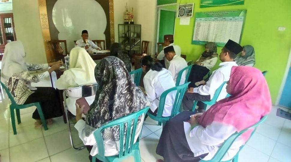 KUA Batanghari Mantapkan Sinergi ASN Lewat Rakor Bulanan