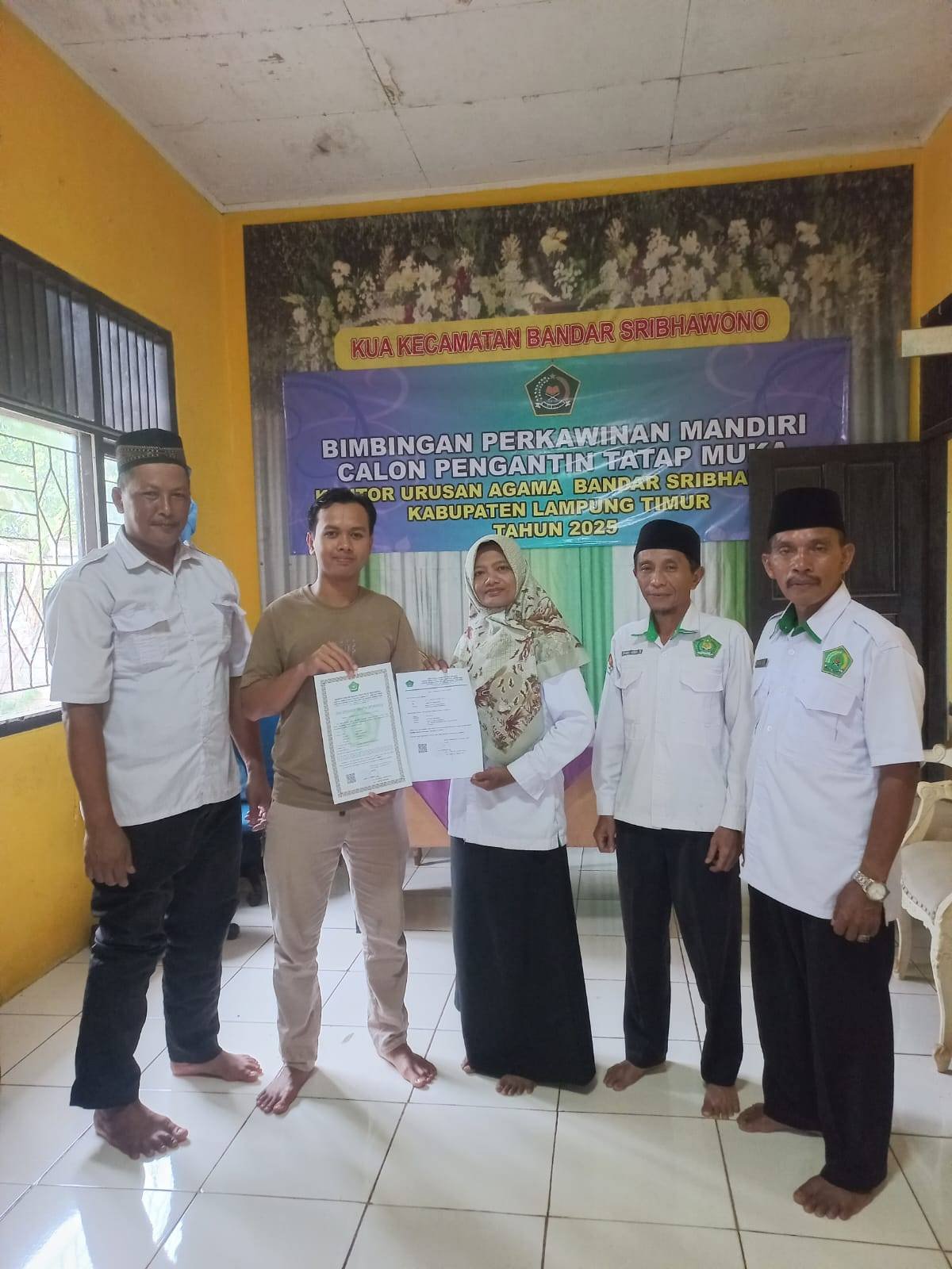 KUA Bandar Sribhawono Teguhkan Legalitas Aset Umat, Serahkan SKT Mushola As-Syifa