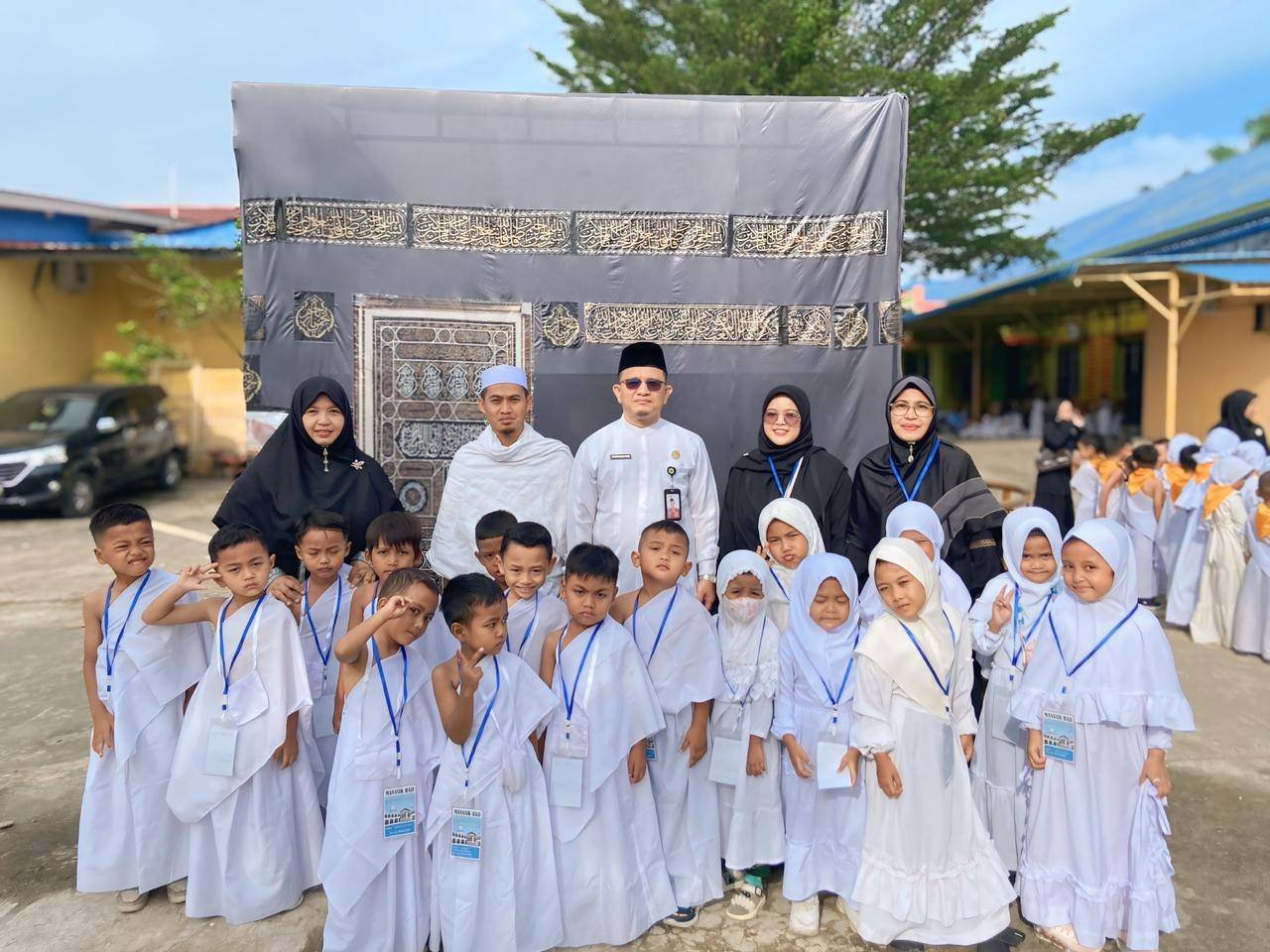 PAI KUA Binjai Timur Pimpin Khutbah Wukuf dan Bimbing Manasik Haji untuk Siswa RA se-Kecamatan Binjai Timur