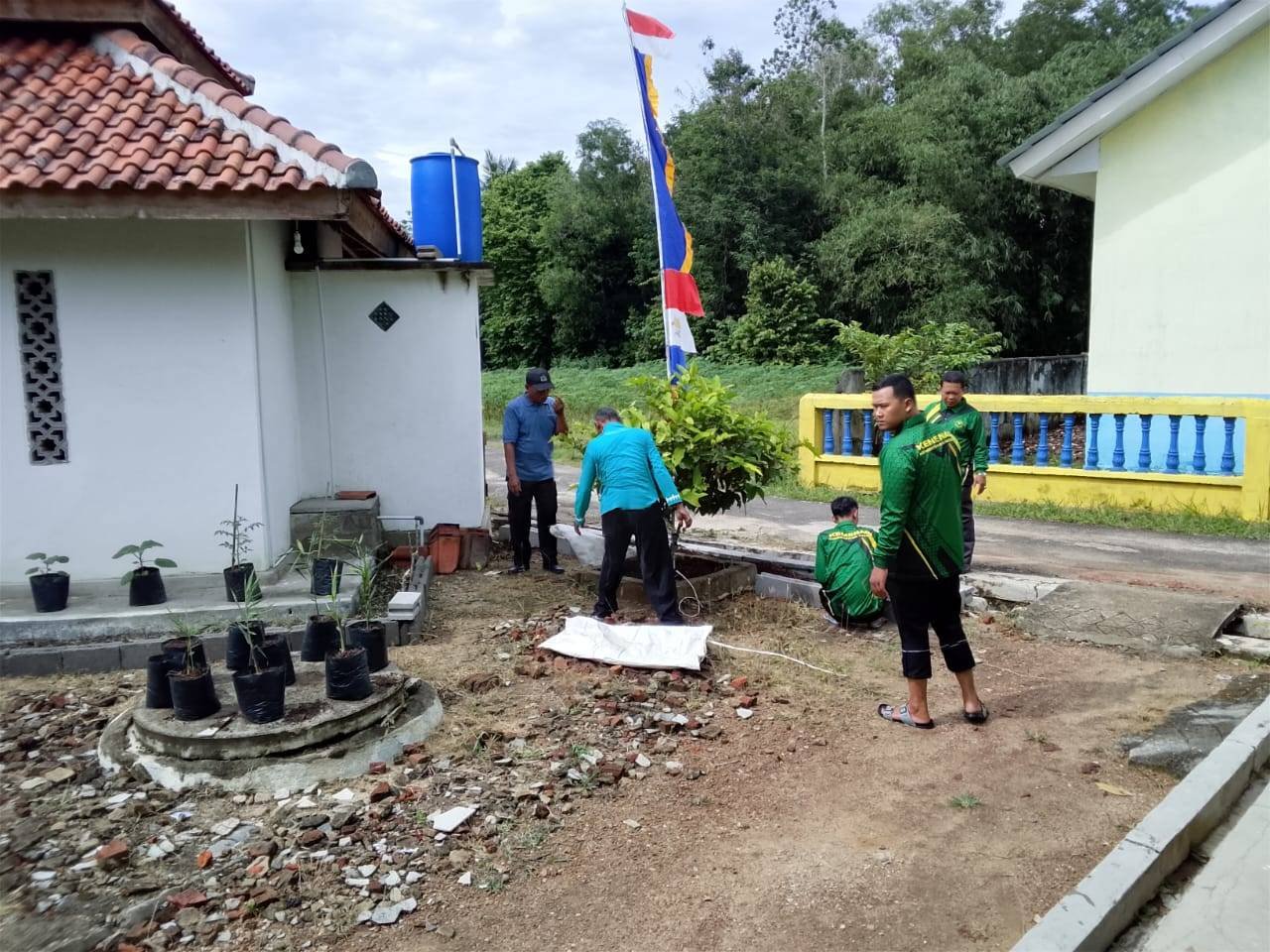 KUA Batanghari Nuban Tanam Sayuran dan TOGA Wujudkan Semangat Ekoteologi