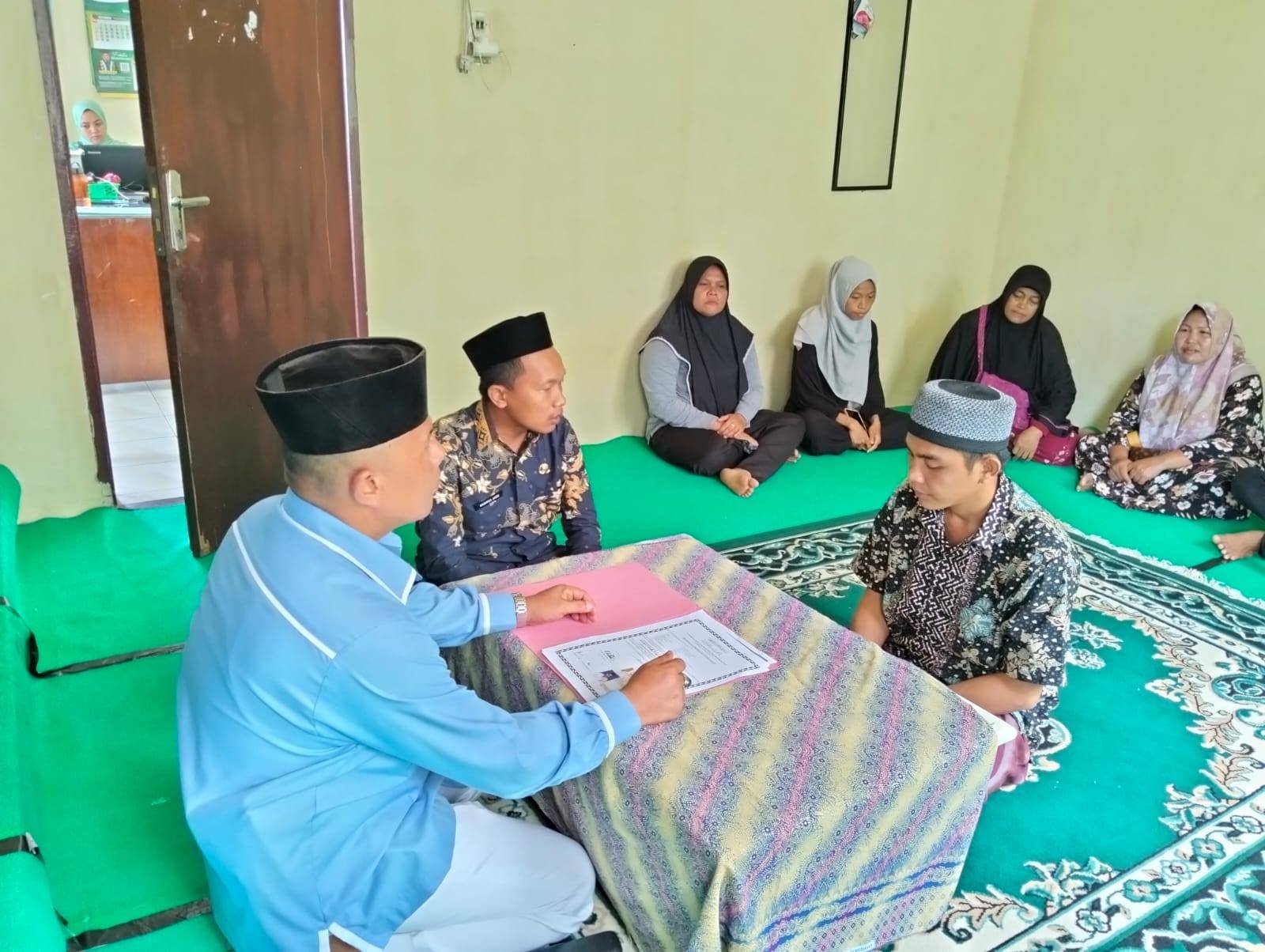 KUA Biru-Biru Tuntun Jansen Sinukaban Resmi Ucapkan Dua Kalimat Syahadat di Balai Nikah