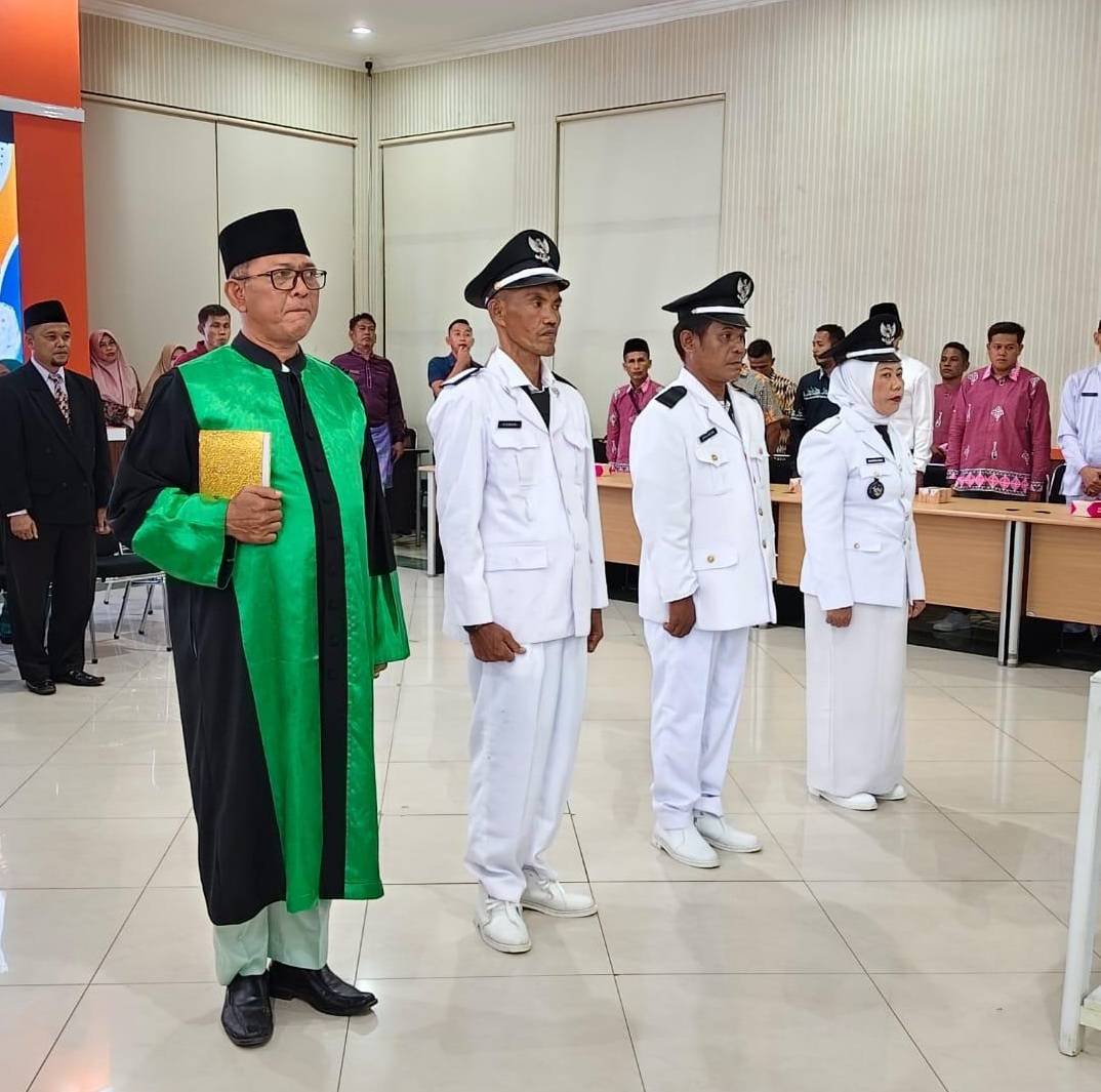 Kepala KUA Kuantan Tengah Dinobatkan Sebagai Rohaniawan dan Pembaca Doa pada Pelantikan Pj. Camat dan Kades.