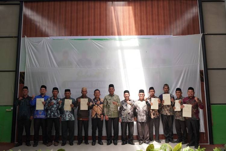 Kepala KUA Berampu Terima Lima Sertifikat Tanah Wakaf Masjid dan Perkuburan di Wilayah Kecamatan Berampu