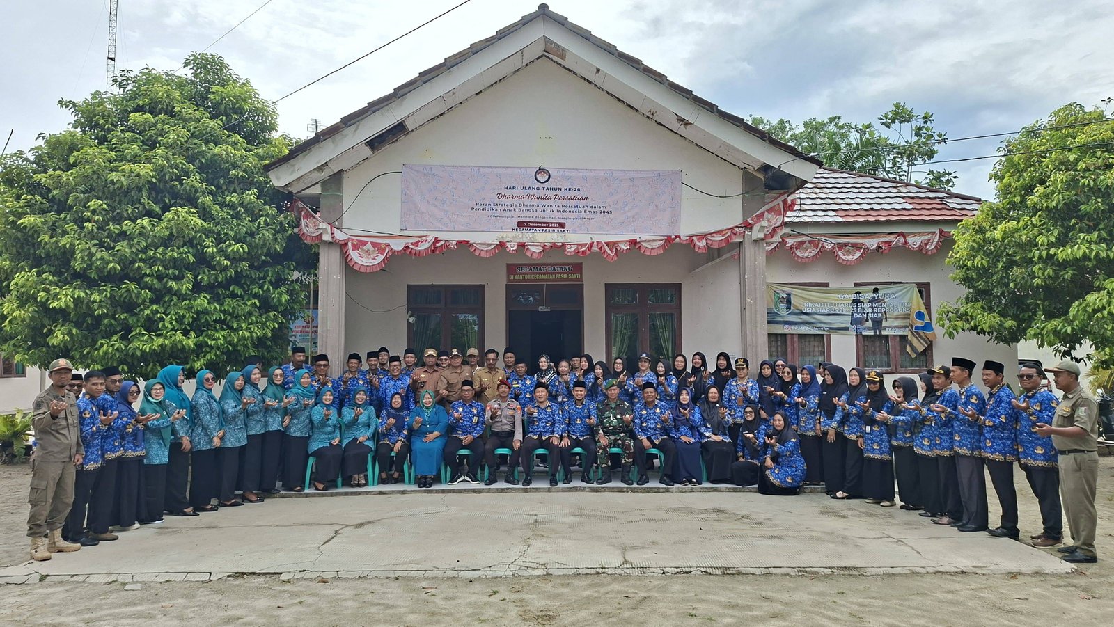 KUA Pasir Sakti Ikuti Upacara Hari Pahlawan di Halaman Kantor Camat