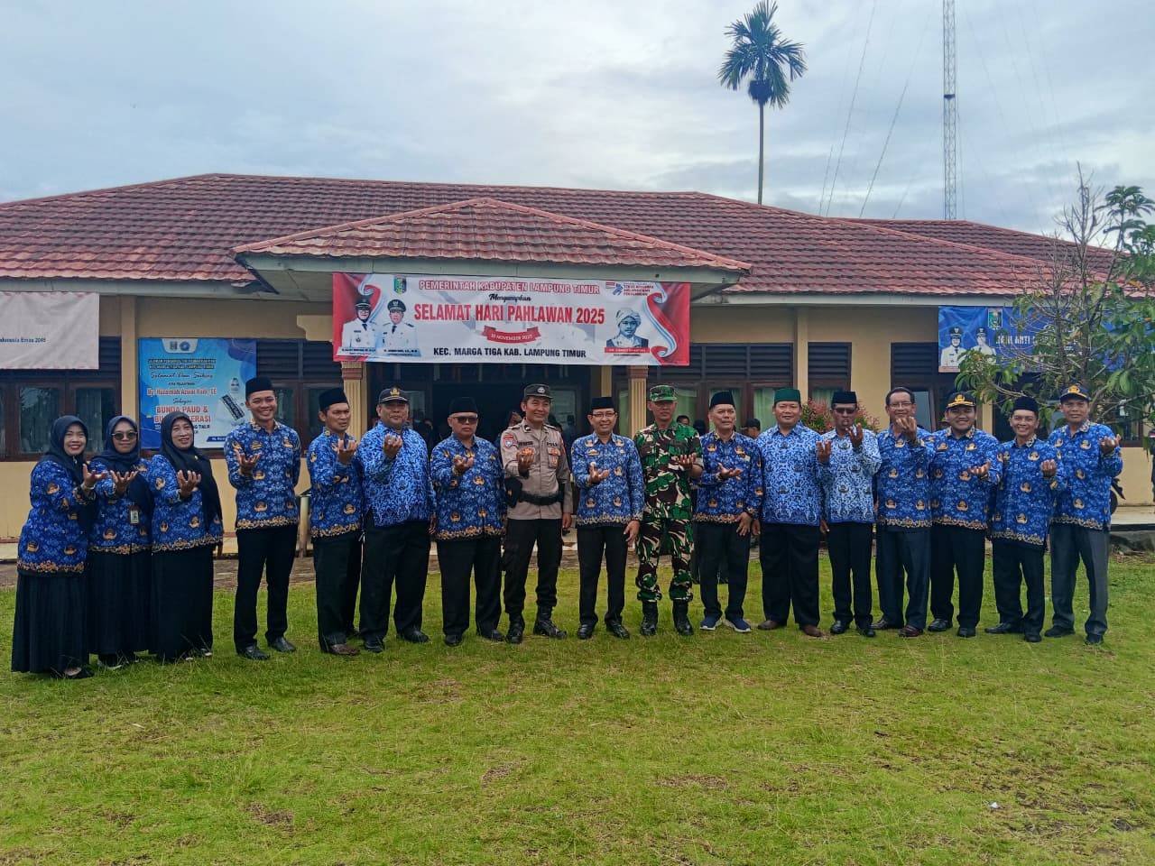 Khidmat Peringati Upacara Hari Pahlawan, ASN Sekecamatan Marga Tiga : Teladani Semangat Perjuangan, Kobarkan Nilai Keikhlasan