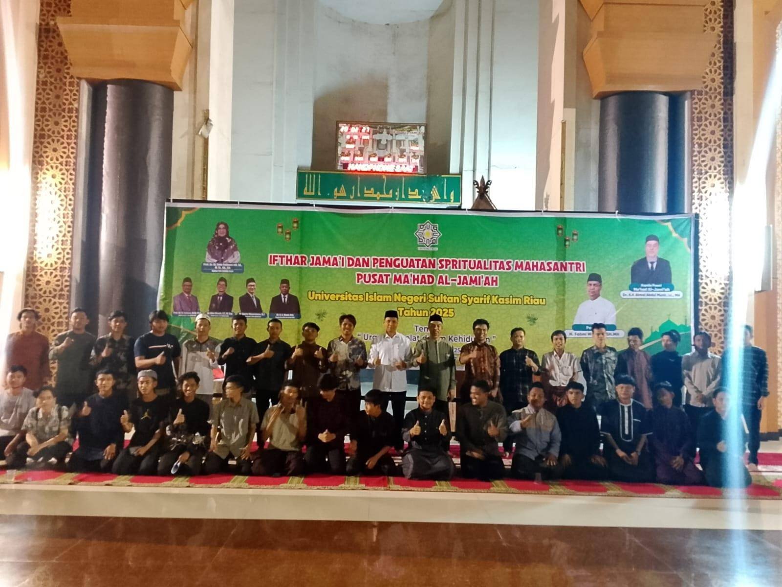 Kepala KUA Binawidya Beri Penguatan Spiritual bagi Mahasantri Ma’had Al-Jami’ah UIN Suska Riau