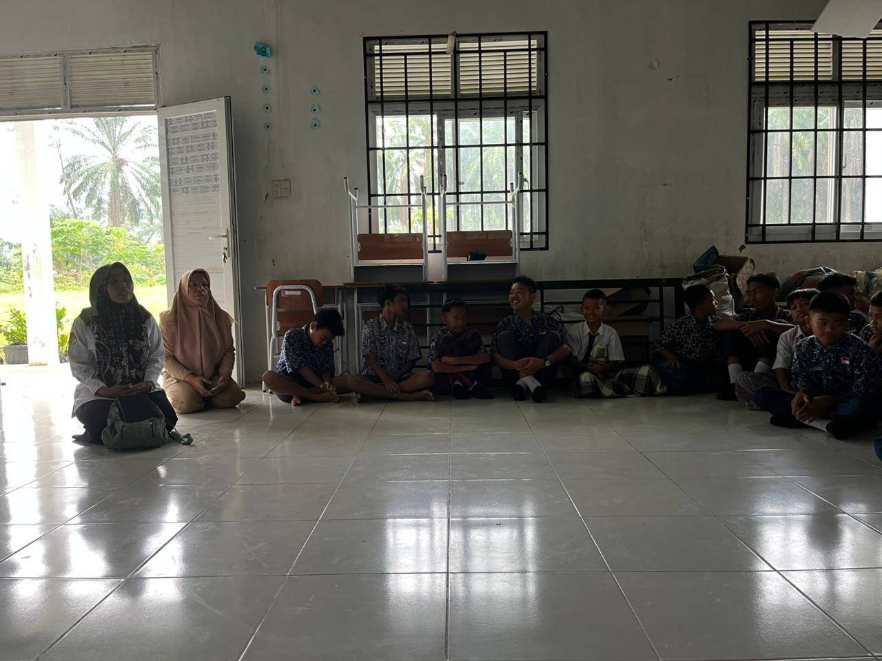 Suci Dalam Debu : KUA Silinda Gandeng Penghulu dan PAI Sosialisasikan Taharah Kepada Pelajar SMP