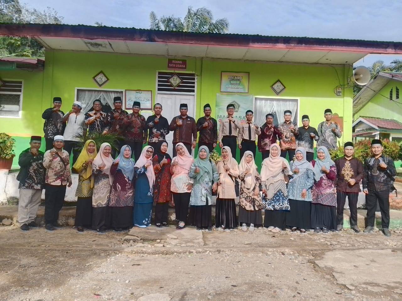 Kemenag Gelar Sosialisasi Aplikasi SRIKANDI di MAN 4 Mandailing Natal: Dorong Digitalisasi Administrasi Madrasah dan KUA se-Pantai Barat