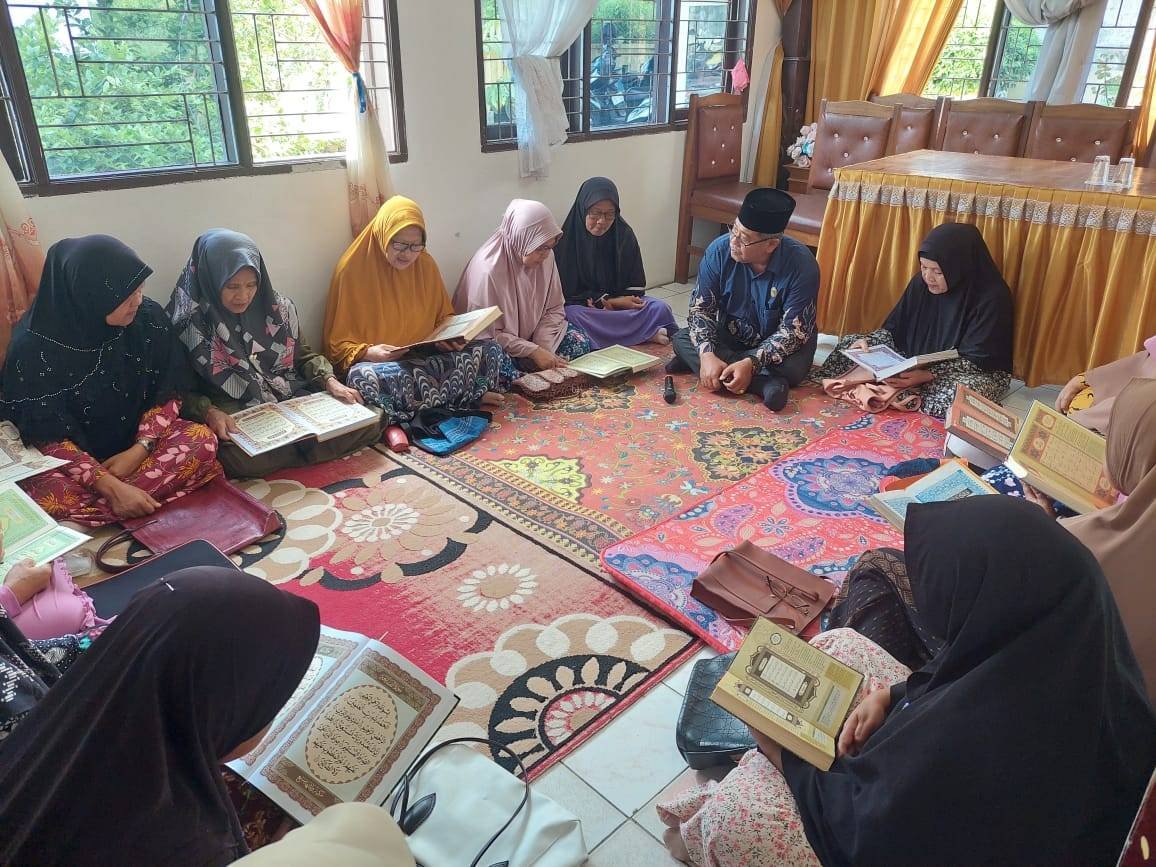 KUA Tapian Dolok Hadirkan Program Belajar Mengaji Untuk Lansia 