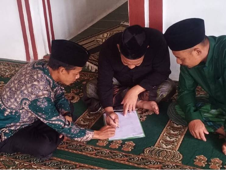 KUA Cigemblong Lakukan Updating Data Masjid dan Mushola di 9 Desa