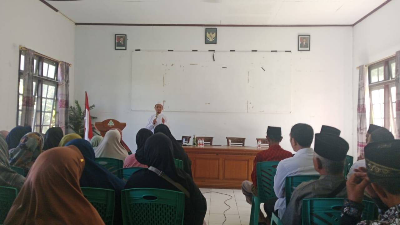Kepala KUA Bacan Jadi Narasumber Pada Kegiatan Bimbingan Manasik Haji Mandiri JCH Kabupaten Halmahera Selatan