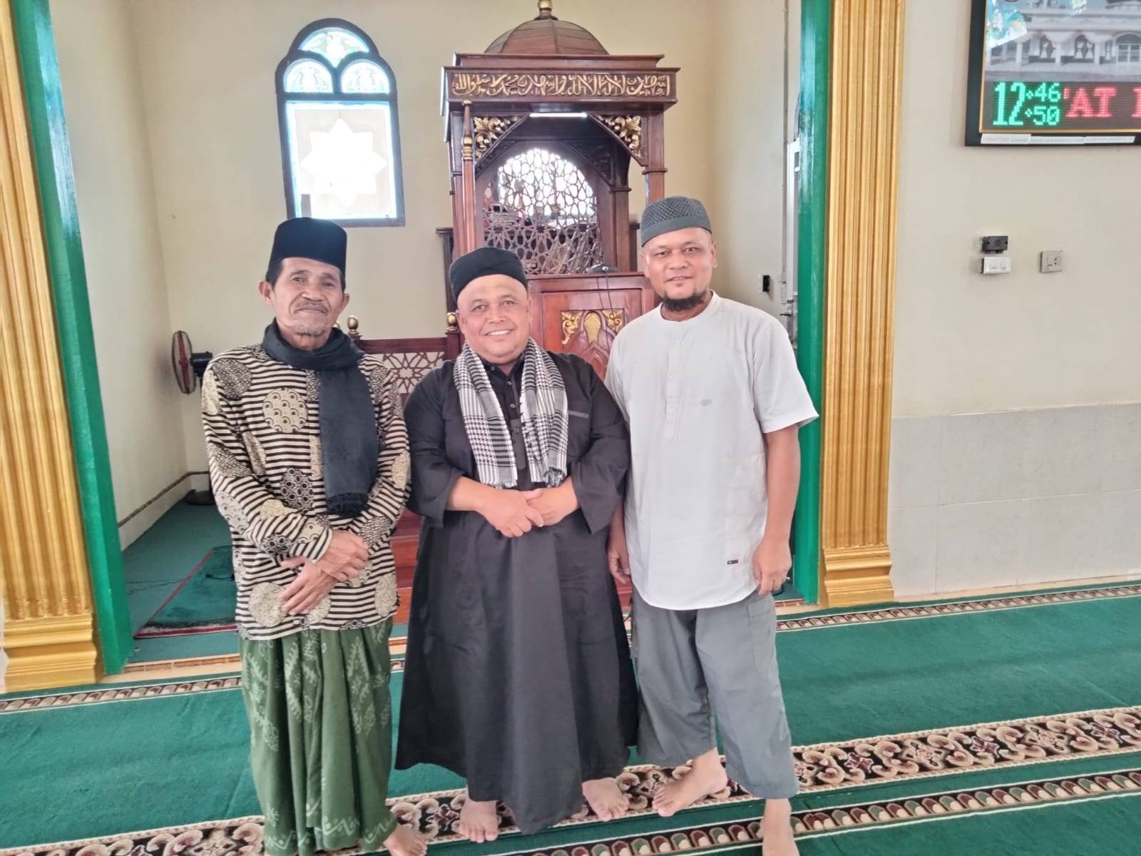 PAI KUA Sidikalang Ajak Jamaah Masjid Bintang Mersada Tingkatkan Tawaduk dan Taqarrub kepada Allah