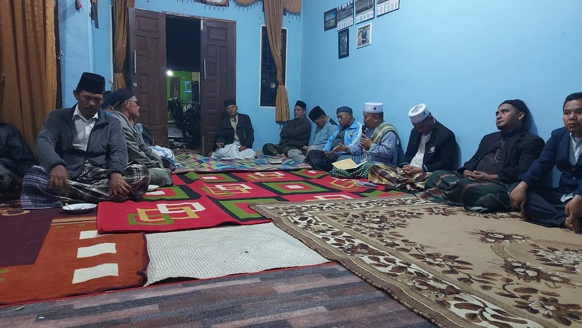 Kepala KUA Sidikalang Sampaikan Muzakarah Adab Mencari Teman di Majelis Taklim Muhajirin