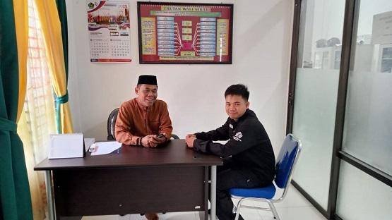 Kepala KUA Mandau Sambut Hangat Mahasiswa UIN Imam Bonjol Padang untuk Penelitian