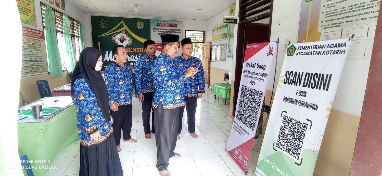 Aksi Wakaf Uang Pecah Semangat! Kepala KUA Kotarih Jadi Contoh Pertama
