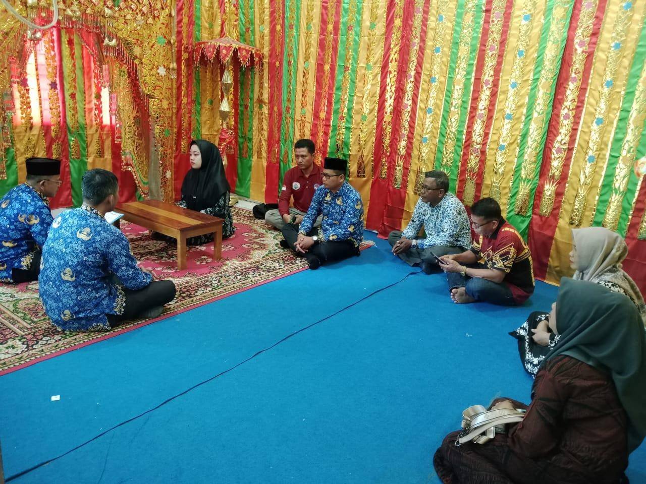 Hidayah Datang Kembali, Seorang Warga Ucapkan Syahadat di KUA Pangean