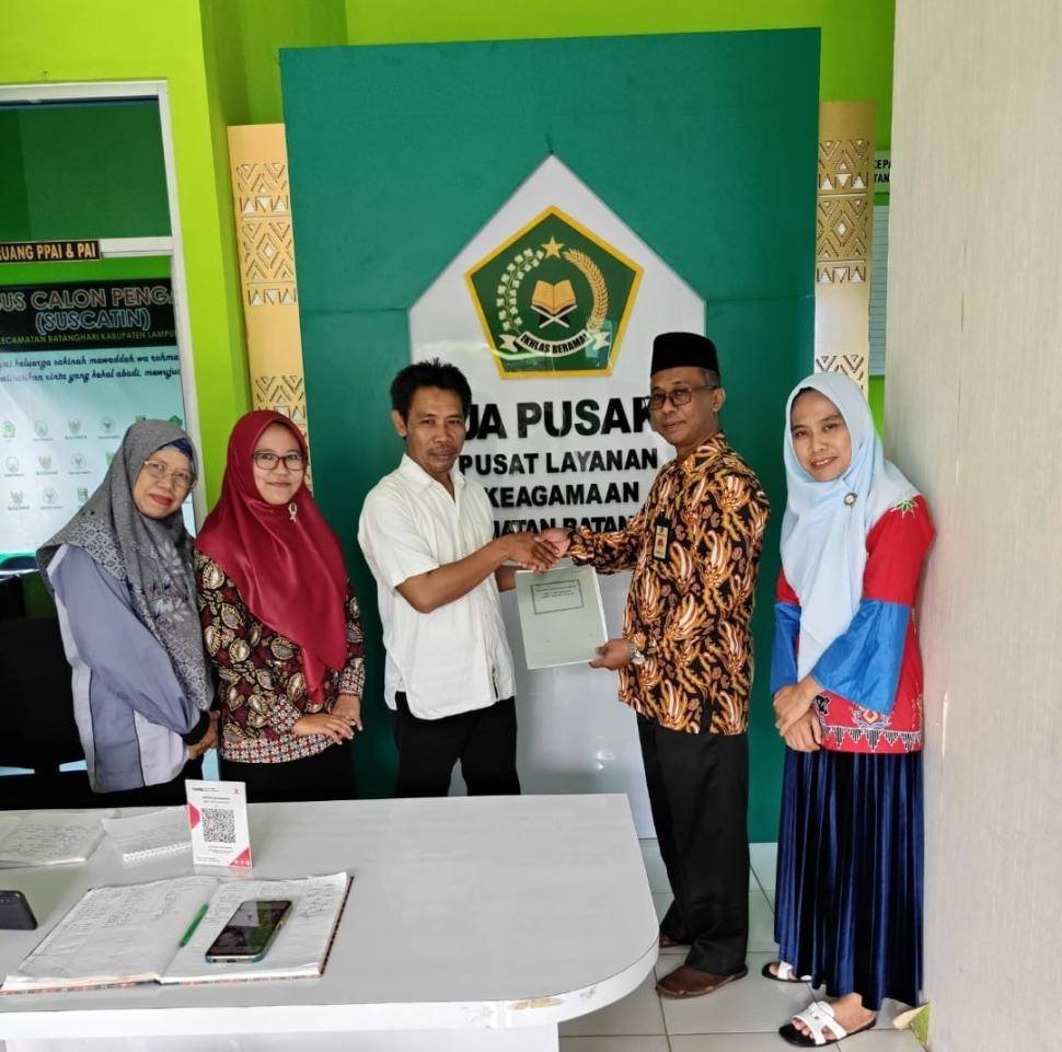 KUA Batanghari Serahkan e-AIW Wakaf Musholla Al-Ikhlas