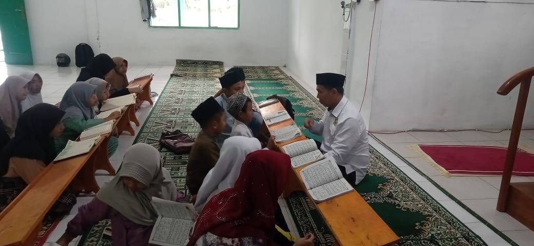 Menanam Cahaya Al-Qur'an, Menjaga Asa Generasi Emas Masa Depan : KUA Sidikalang Hadir Untuk Umat