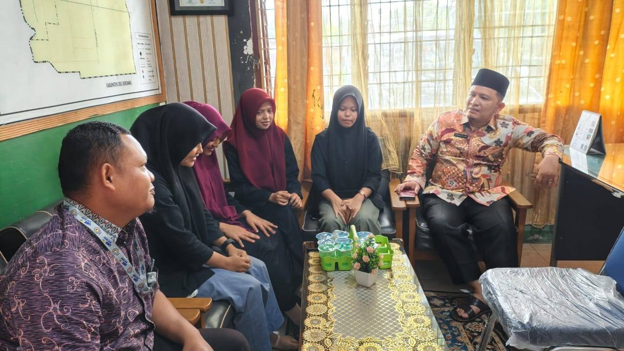 Akhiri Masa Magang, KUA Binjai Timur Berikan Apresiasi kepada Siswi SMK Budi Utomo