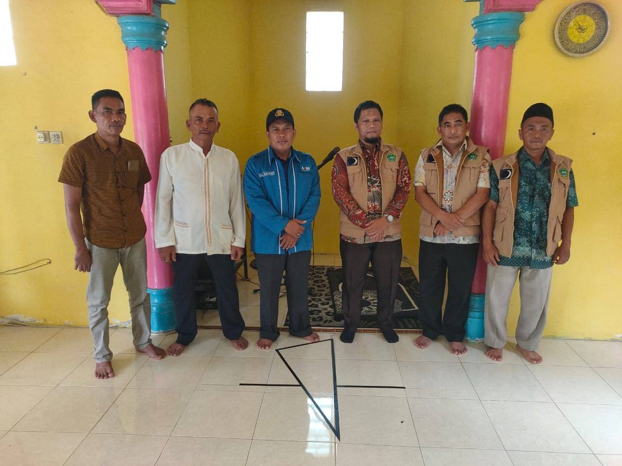 Pengukuran Arah Kiblat Inisiasi Ka KUA Teluk Mengkudu Bersama Badan Hisab Ru'yat dan BKM di Payanibung