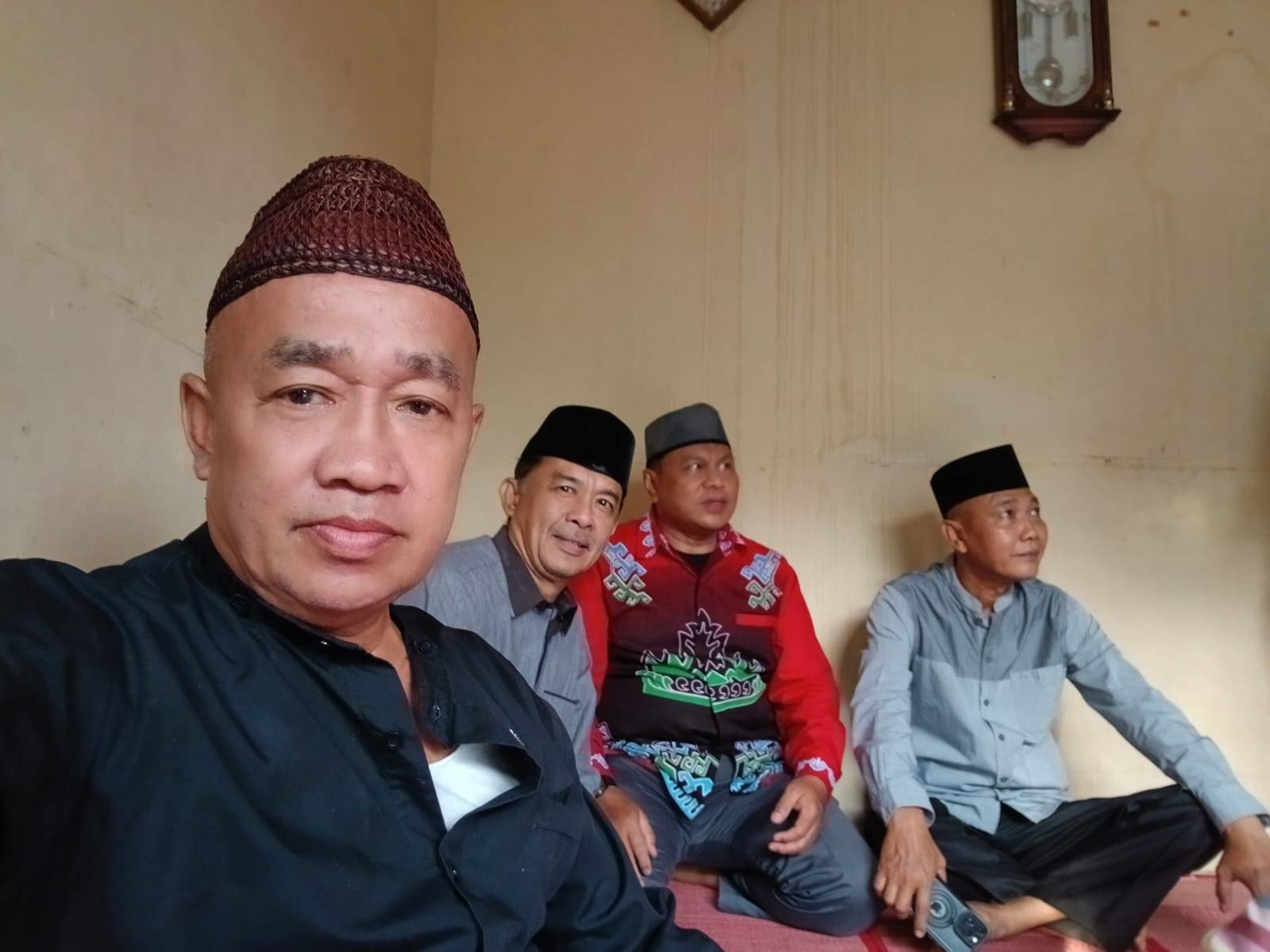 Kepala KUA Sekampung Melayat ke Rumah Duka Almarhum Kepala KUA Melinting