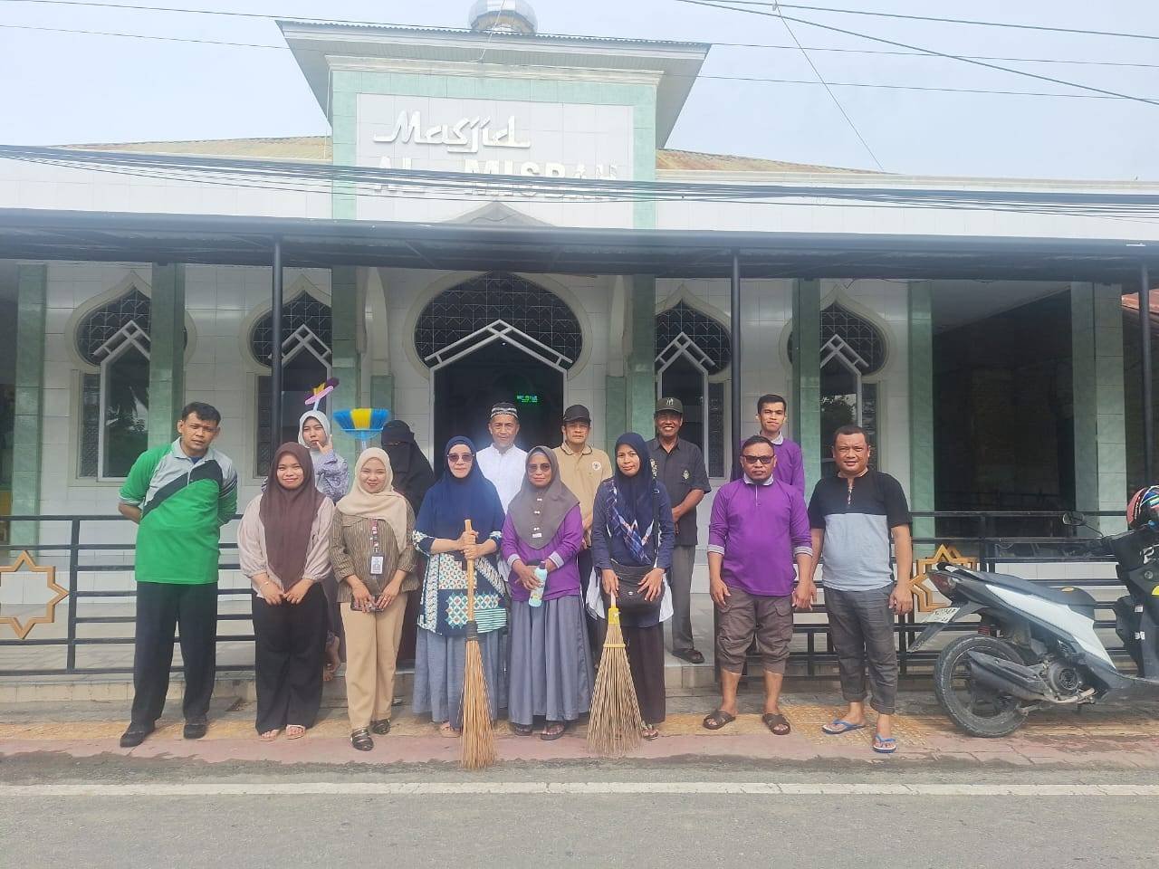 KUA Kec. Kota Tengah dan KUA Sipatana Implementasikan Gerakan Rumah Ibadah Hijau, Bersih, dan Nyaman (GEMBIRA)