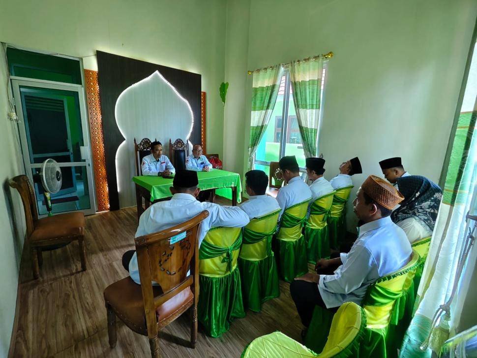 KUA Sukadana Gelar Rapat Penguatan Kinerja dan Solidaritas