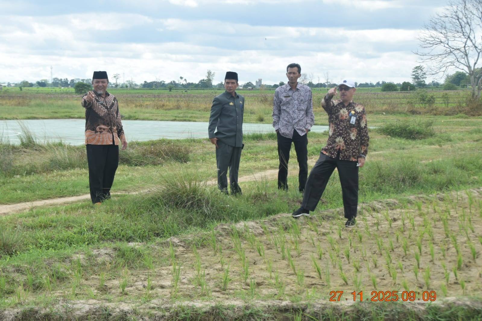 Kepala KUA Trimurjo Dampingi Kakan Kemenag Tinjau Tanah Hibah untuk Pembangunan Kantor Baru