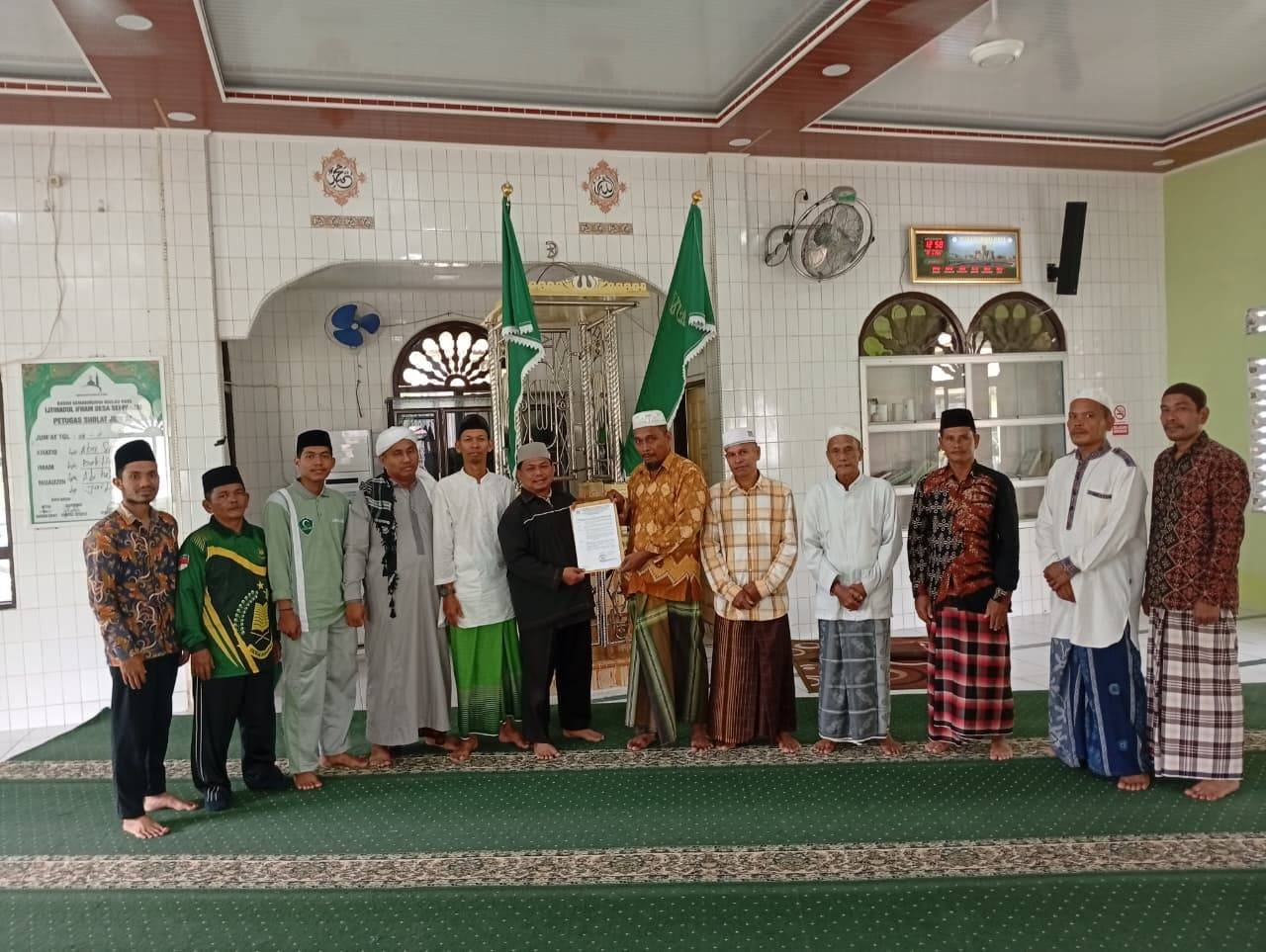 KUA Sei Kepayang Serahkan SK Kepengurusan BKM Masjid Ittihadul Afham di Desa Sei Paham